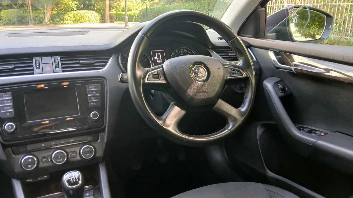 Skoda Octavia 2015 1.2 ELEGANCE 5dr - IRISH CAR - Image 3