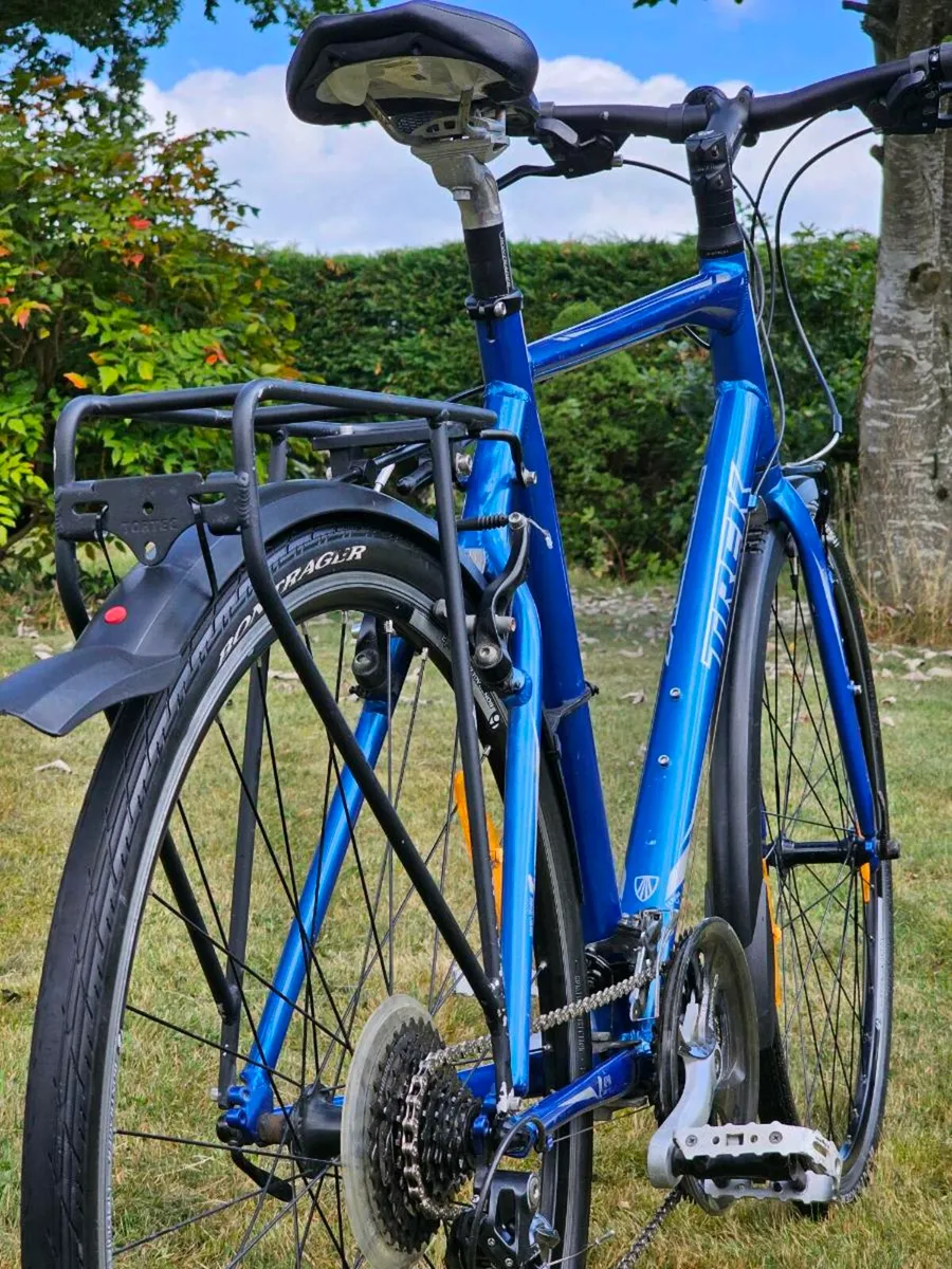 Trek hybrid bike. Road cycle. Cycling - Image 3