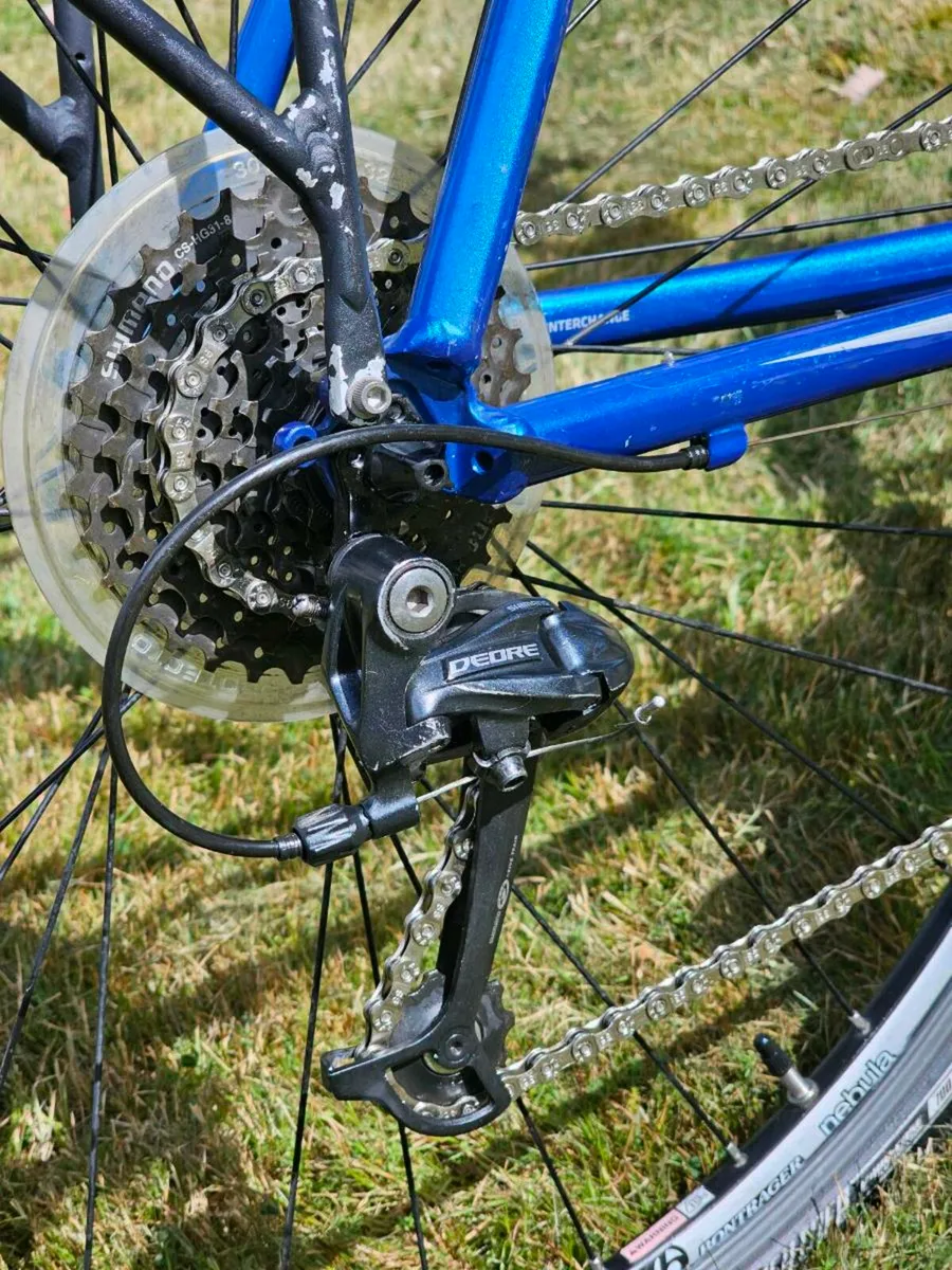Trek hybrid bike. Road cycle. Cycling - Image 4