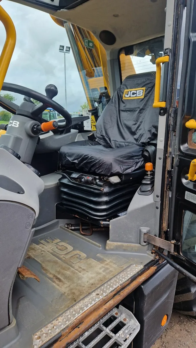 2022 JCB 538-60 Agri Super - Image 4