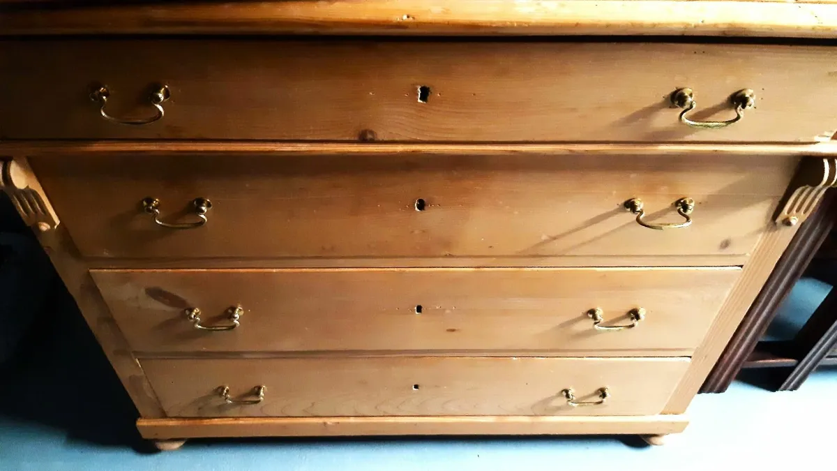 Old chest of drawers - Image 1