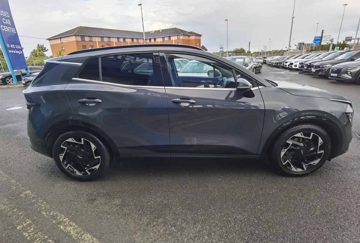 KIA SPORTAGE 1.6 GT LINE **HUGE SPEC** - Image 4