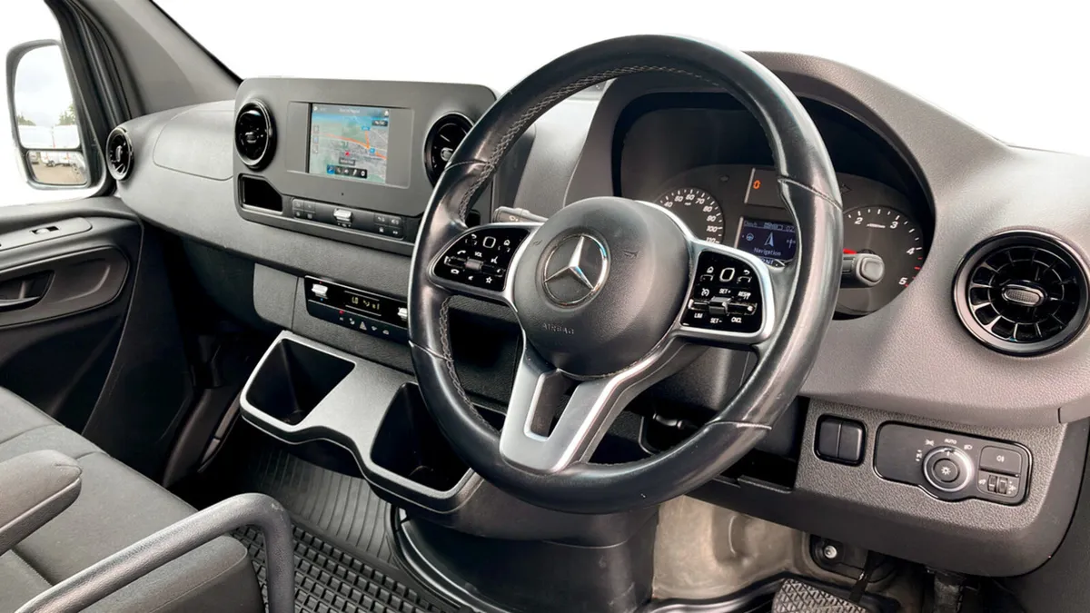 Mercedes-Benz Sprinter 314 L2H2 Premium - Image 4