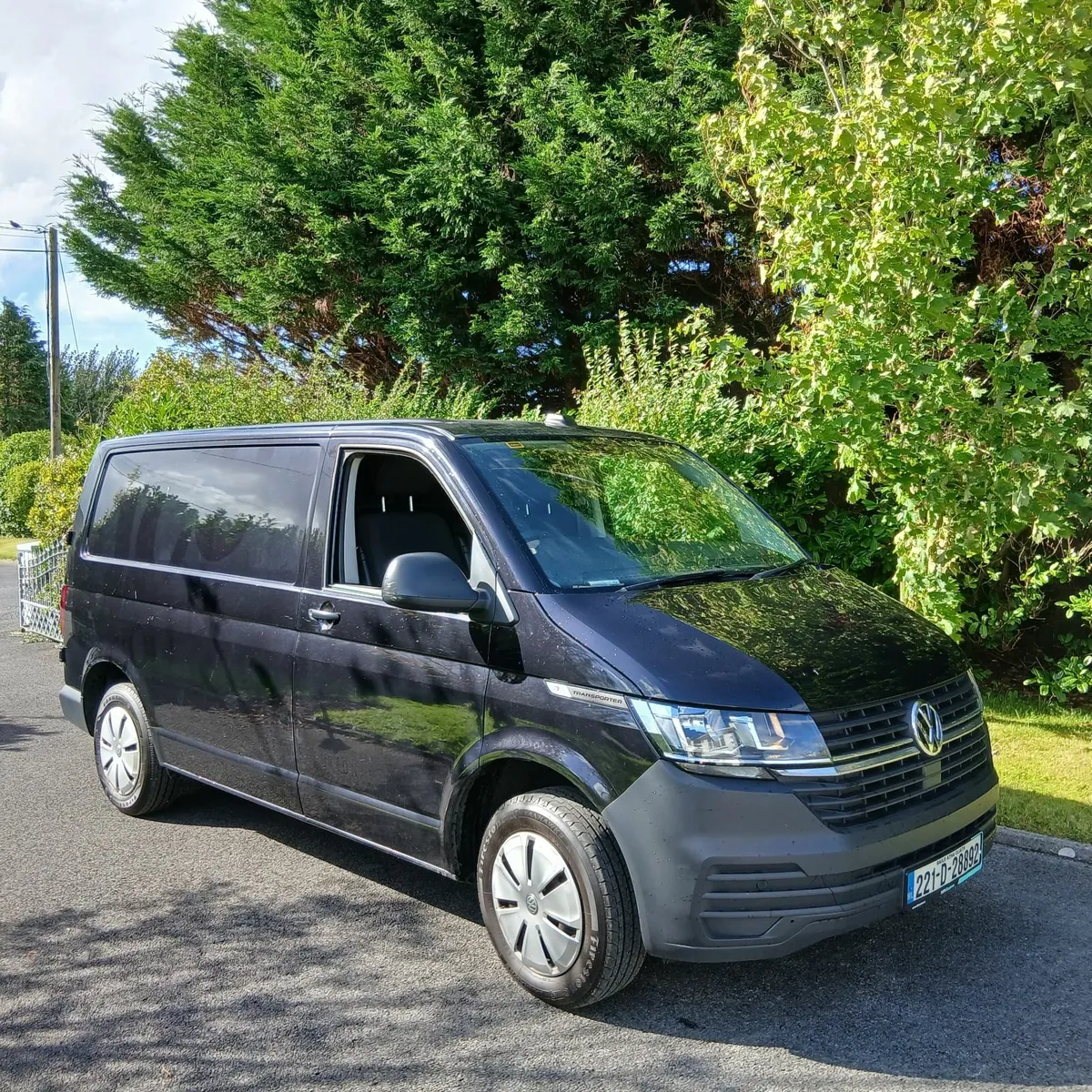 Volkswagen Transporter 2022 - Image 2