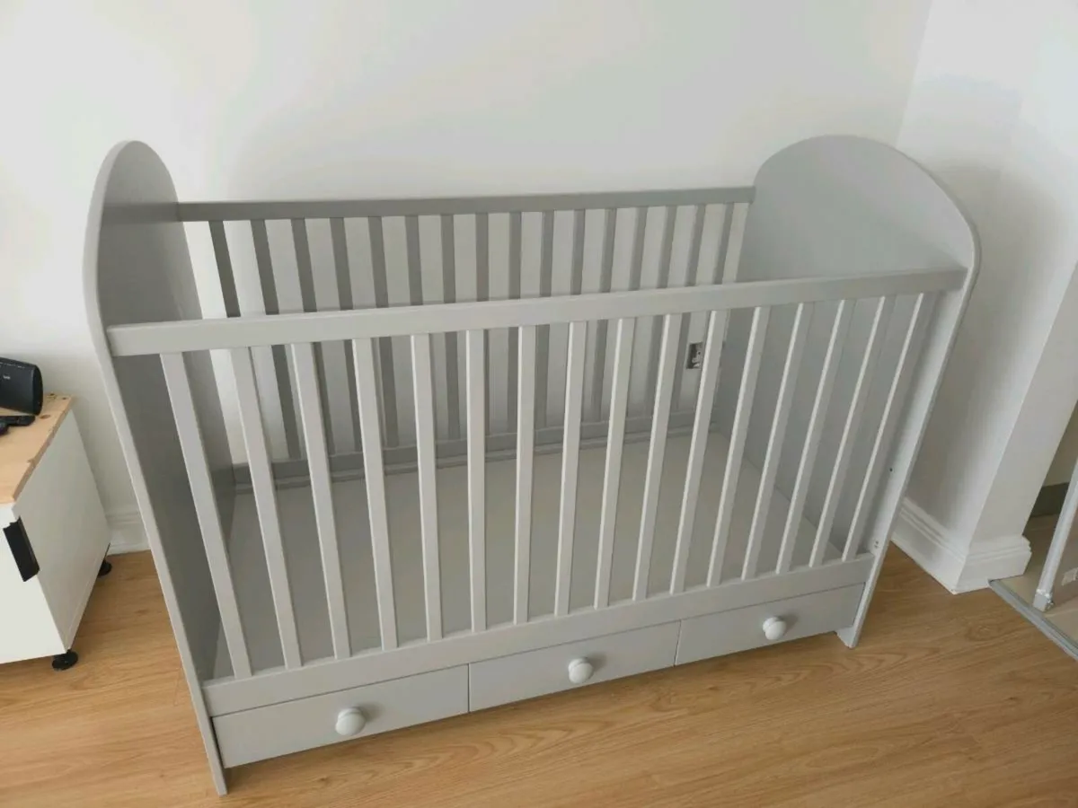 Cot bed - Image 1