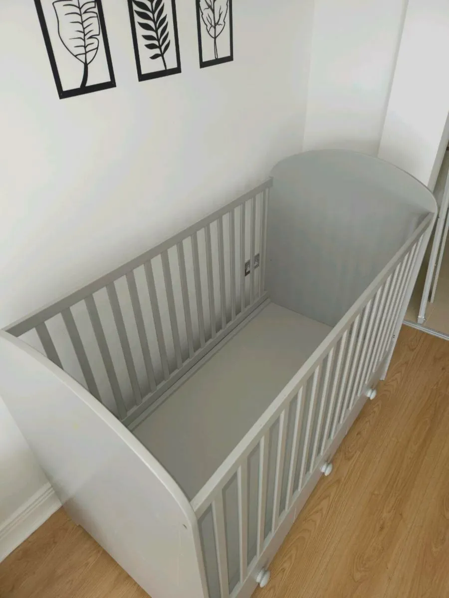 Cot bed - Image 2