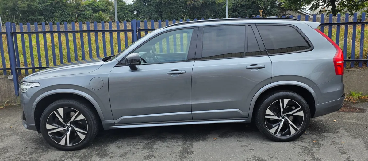 2019 Volvo XC90 R-Design T8 7 seater - Image 2