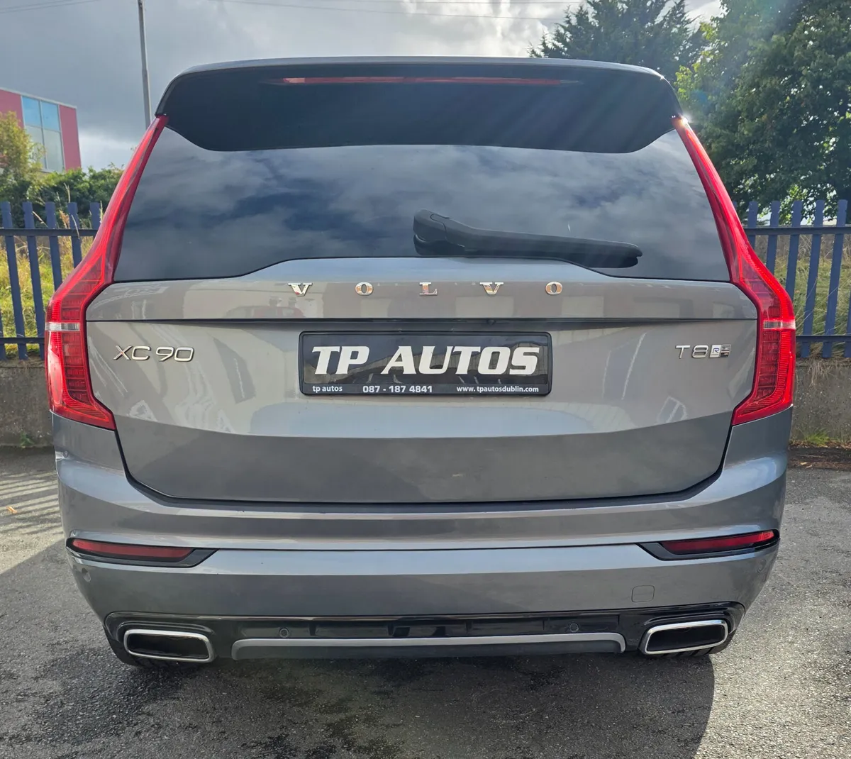 2019 Volvo XC90 R-Design T8 7 seater - Image 4