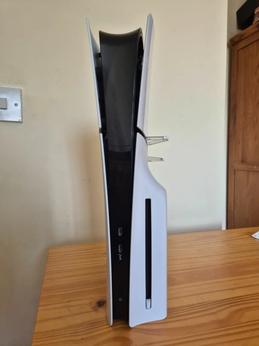 PlayStation 5 (Disc Edition) + 2 Controllers + Cha - Image 2