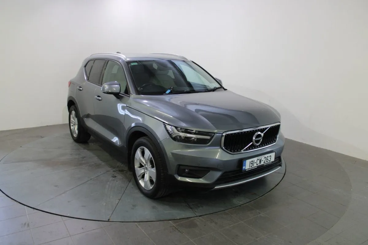 Volvo XC40 D3 FWD Automatic 150 Momentum - Image 1