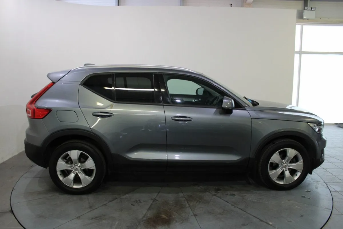 Volvo XC40 D3 FWD Automatic 150 Momentum - Image 3