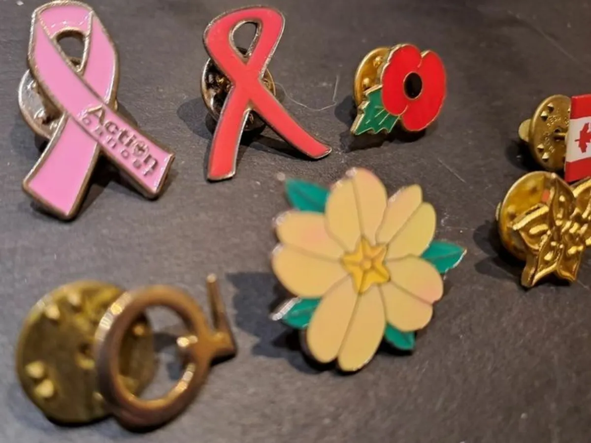 8 Pins - Image 1
