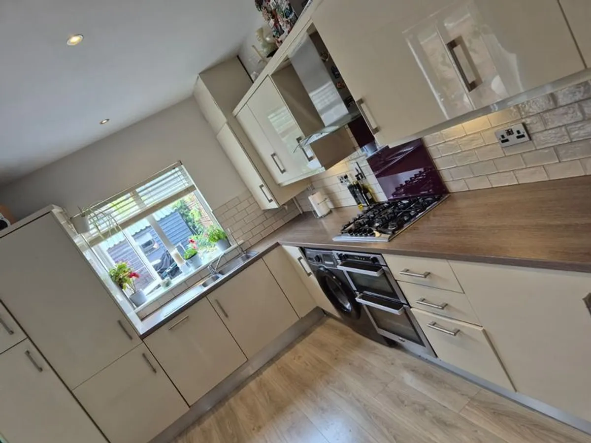 Beautiful kitchen for sale - Image 1