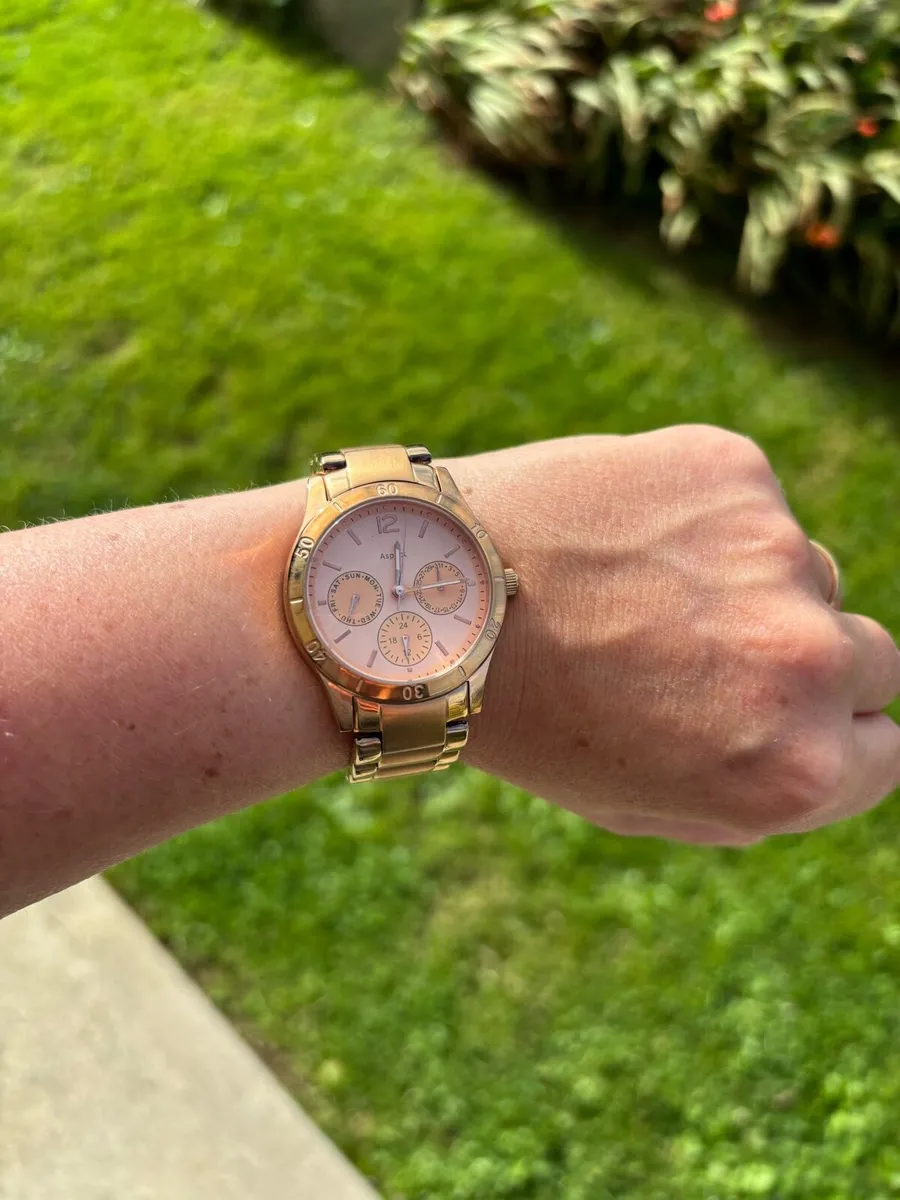 Rose gold watch - women - Image 1