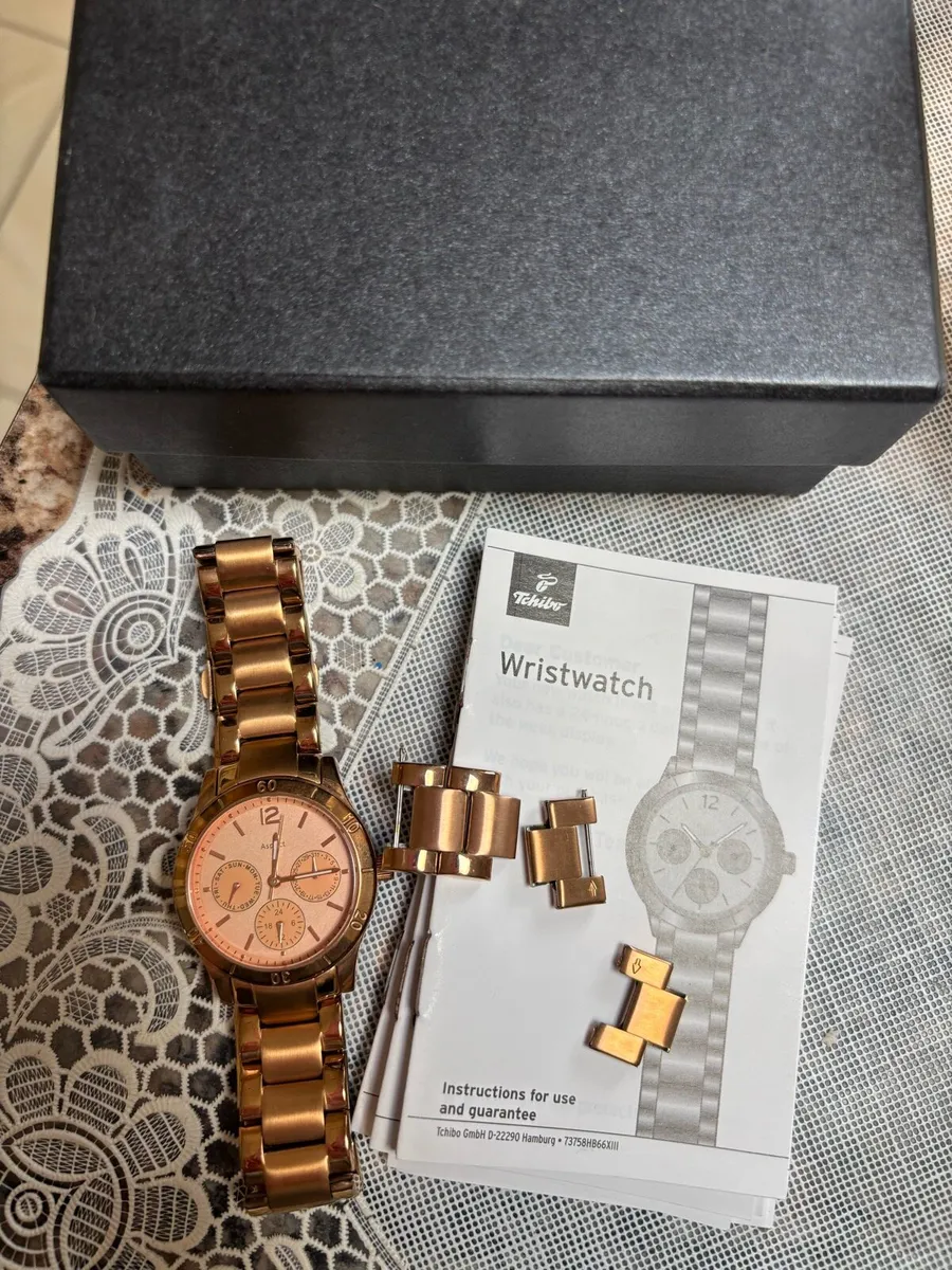 Rose gold watch - women - Image 2