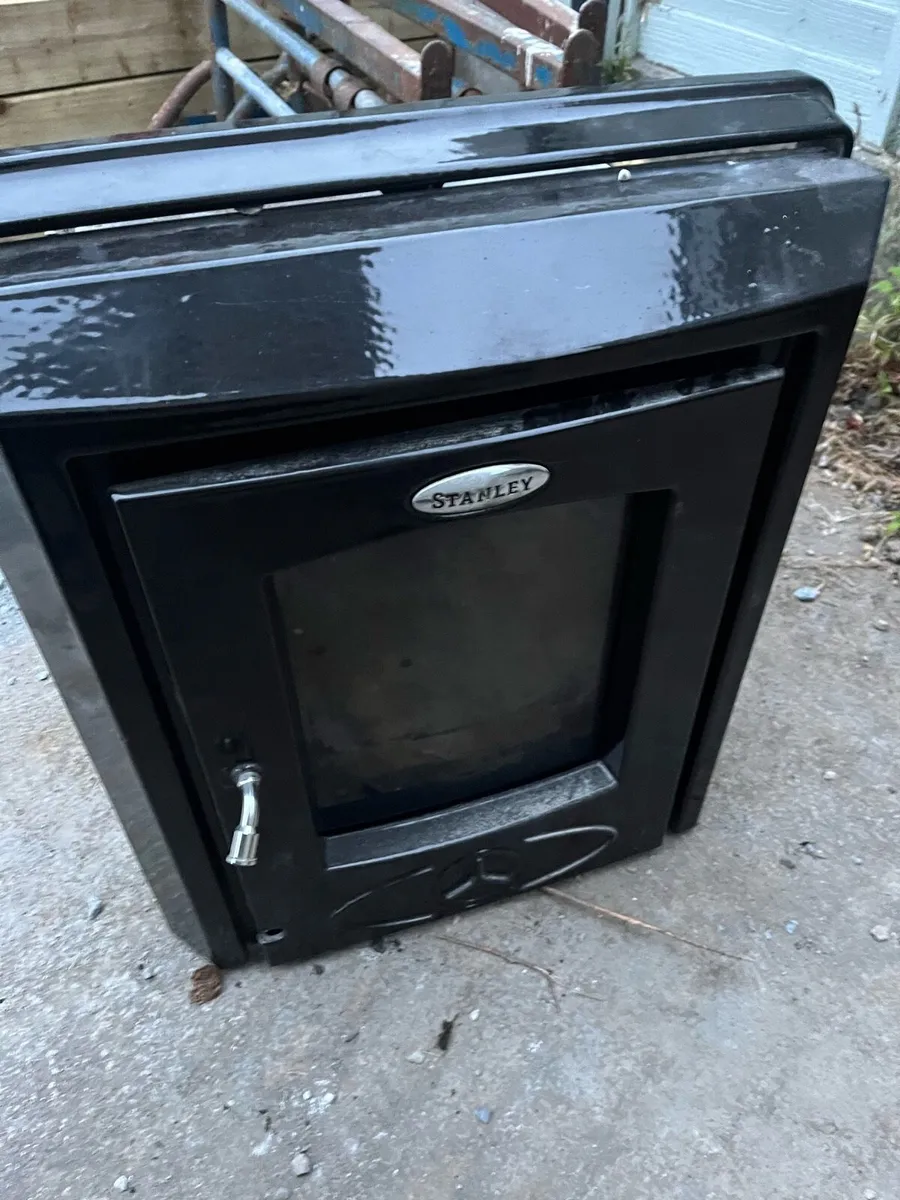 Stanley Cara insert stove and surrounds - Image 4