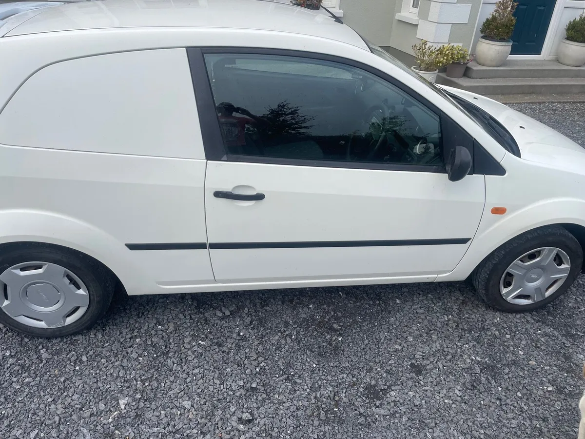 Ford fiesta van - Image 2