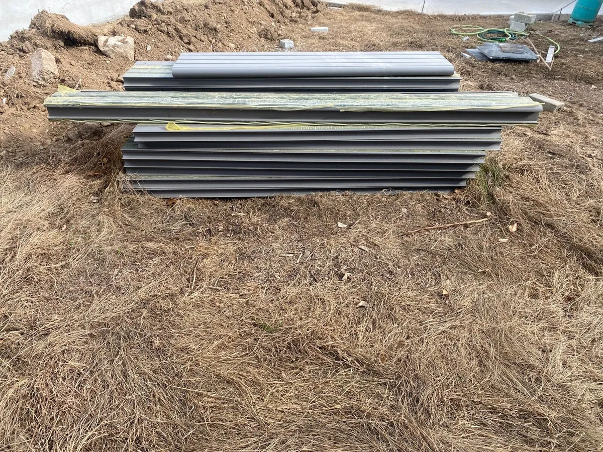 23 , 6 foot pvc panels and 3 , 8 foot h posts - Image 4