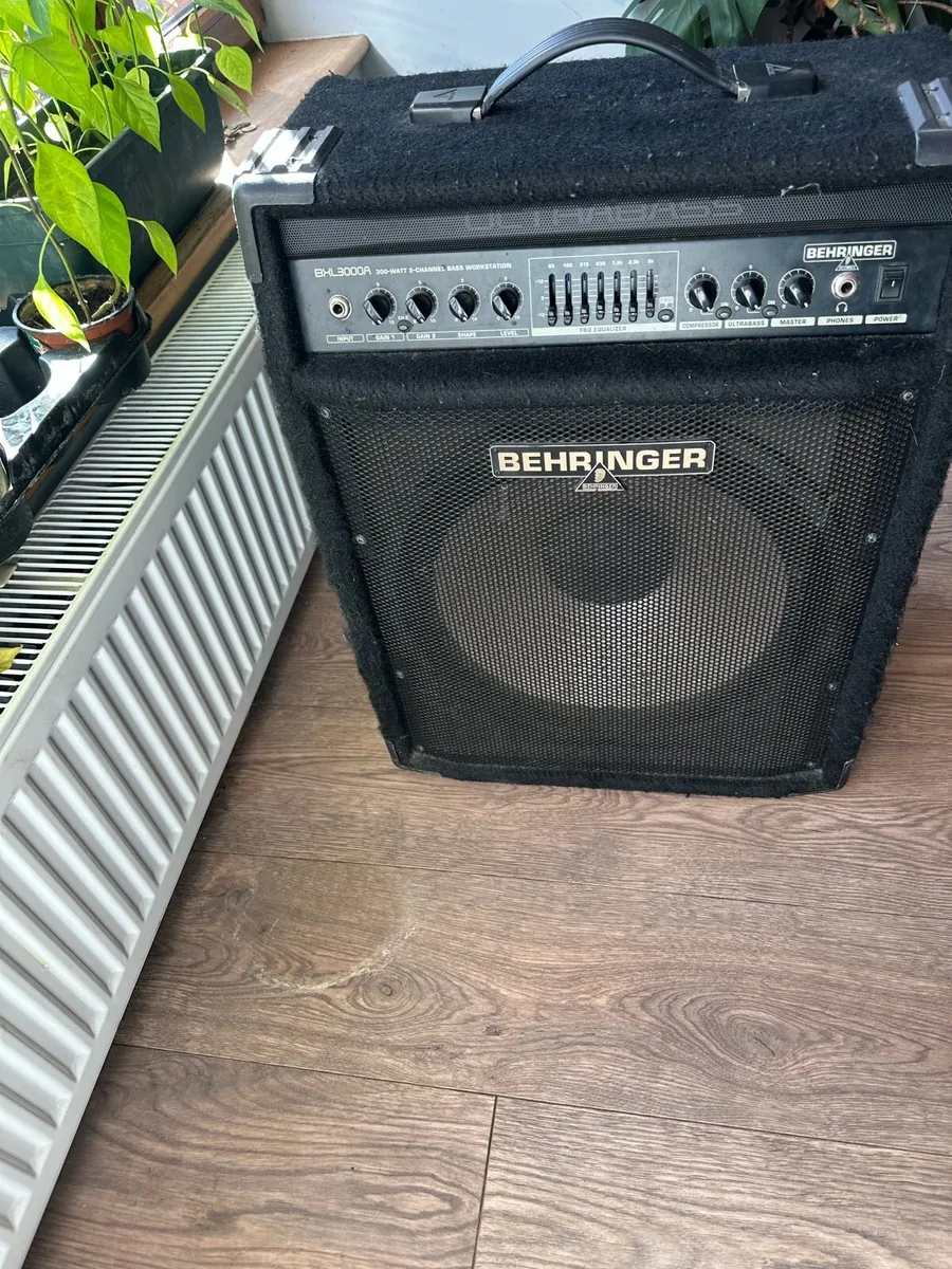Bass amp - Image 1