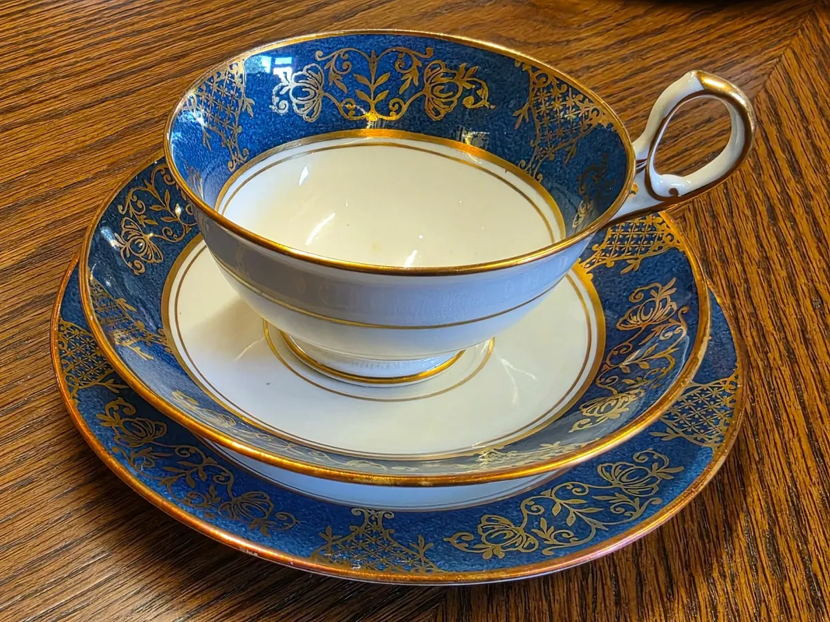 Old Royal China - Image 1