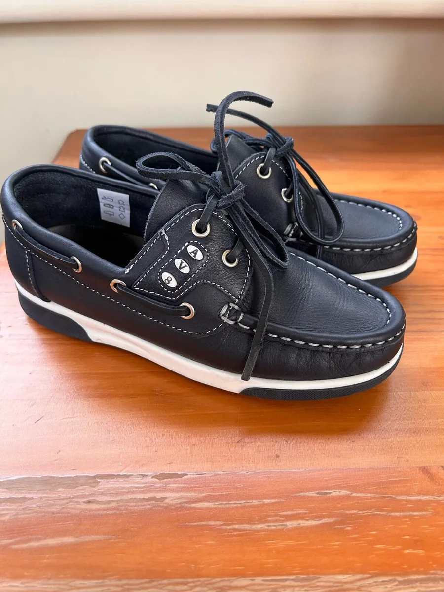 AV8 Girl’s School shoes - Image 1