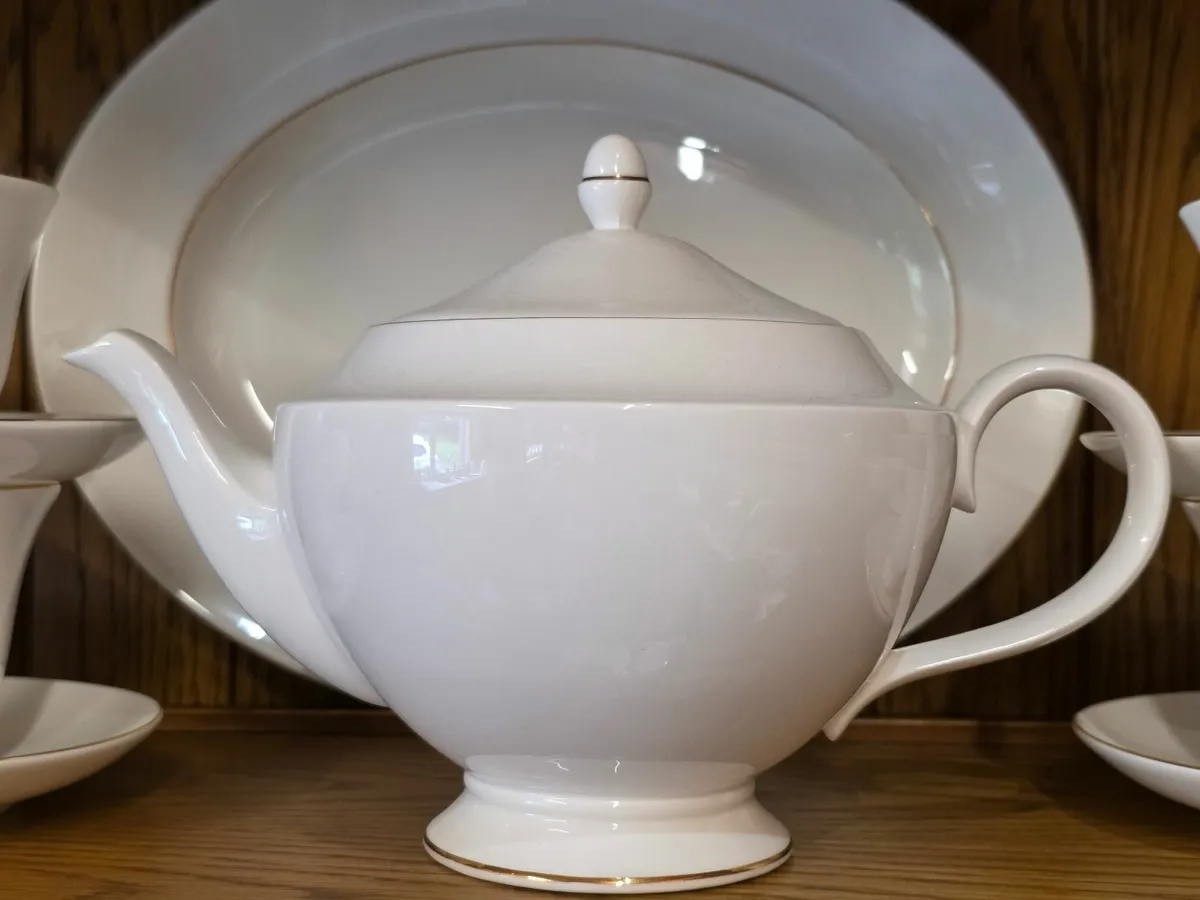 Wedgwood Dinner Service - Image 1