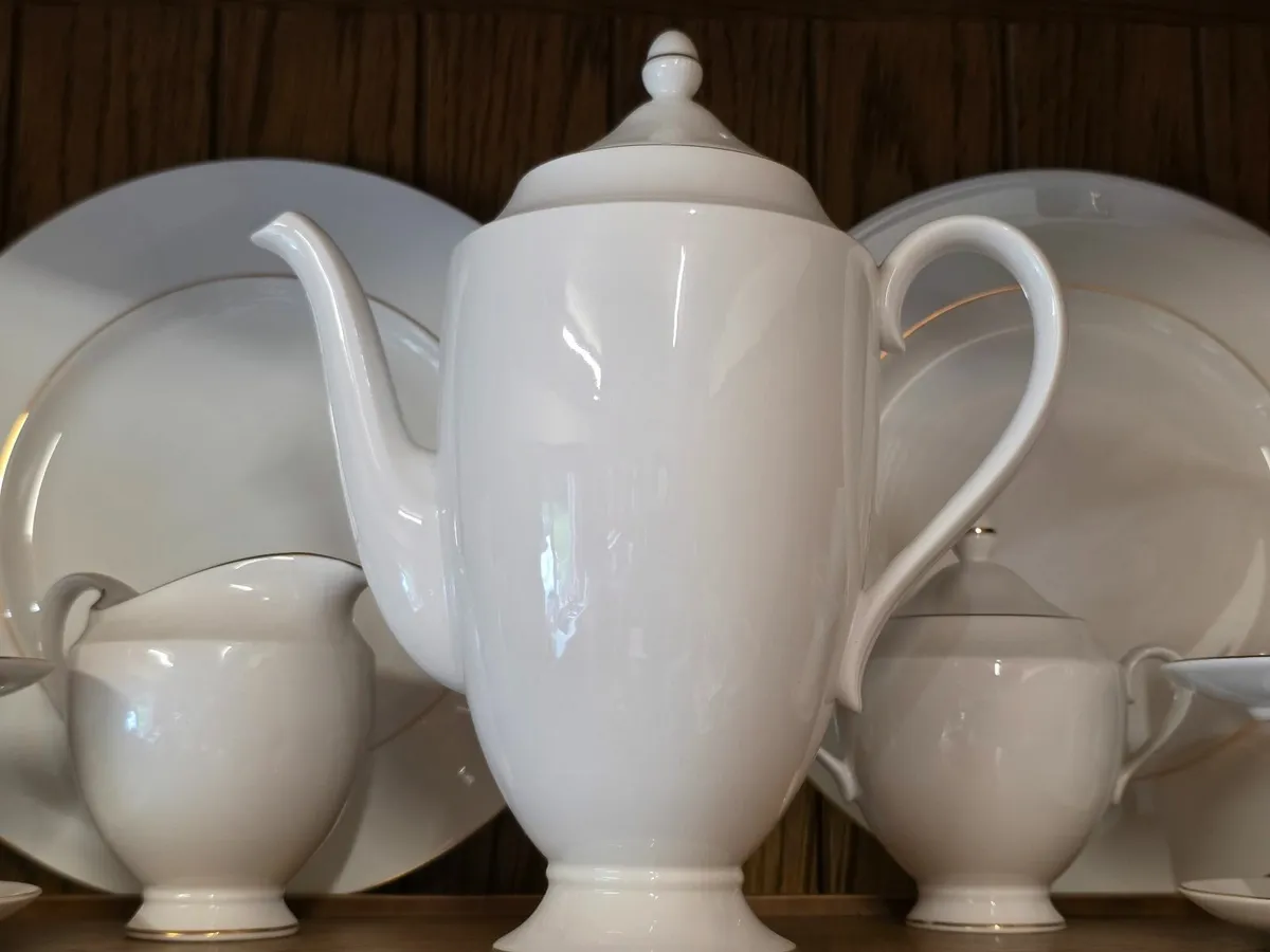 Wedgwood Dinner Service - Image 3