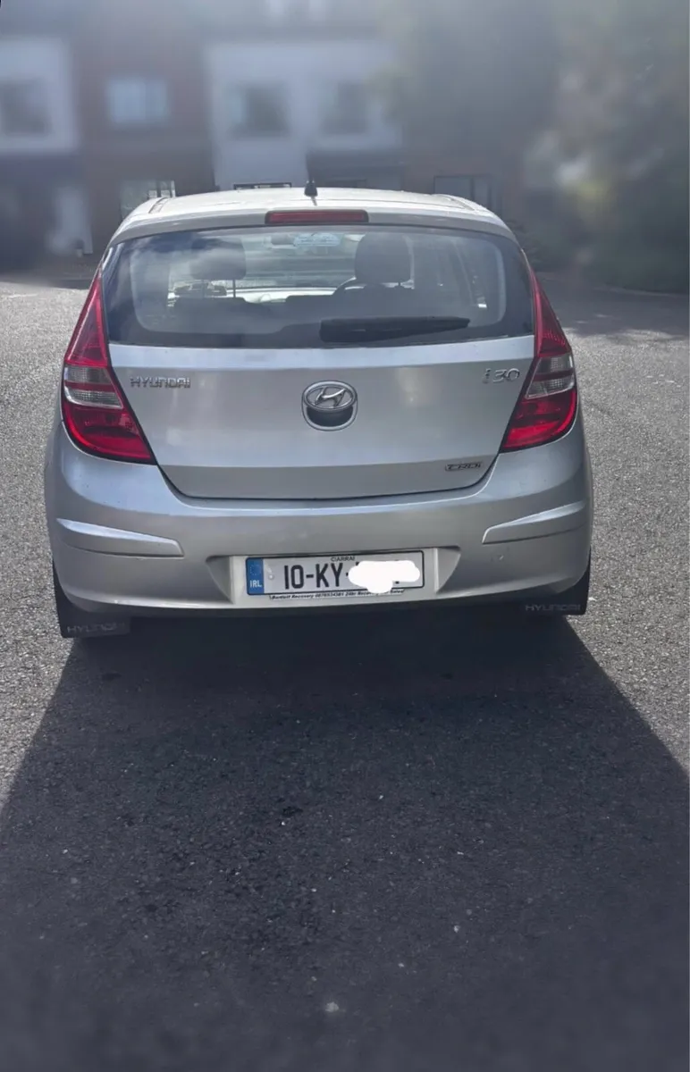 Silver Hyundai i30 2010 - Image 4