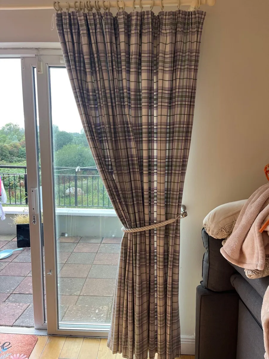 Kitchen curtain, pole & tie back - Image 1