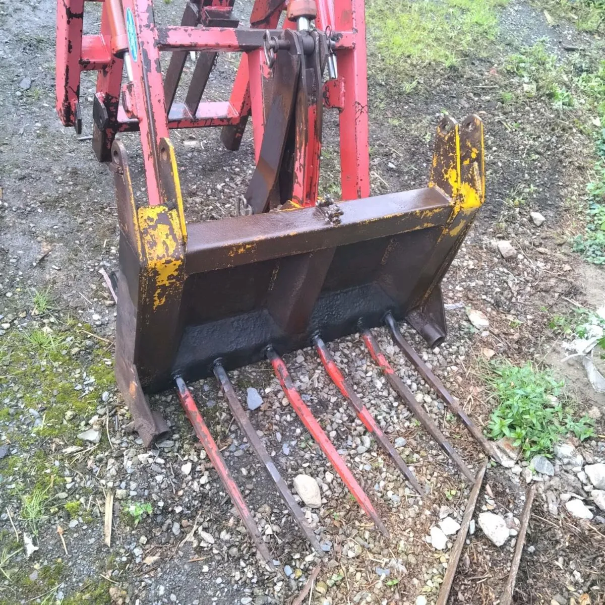 Black end loader - Image 2