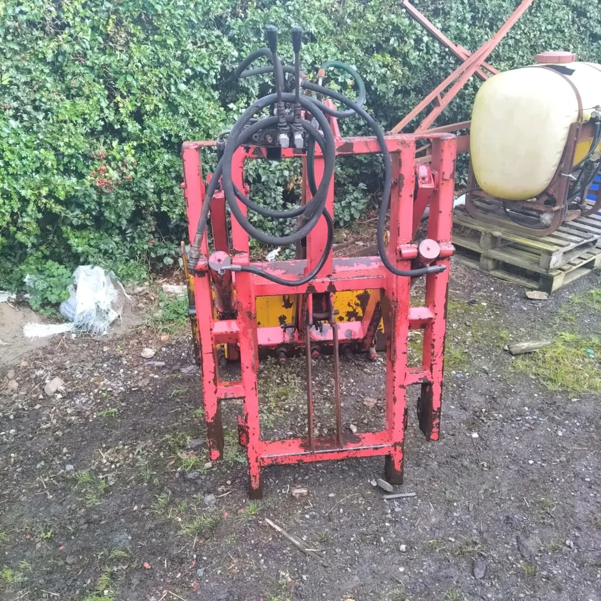Black end loader - Image 3