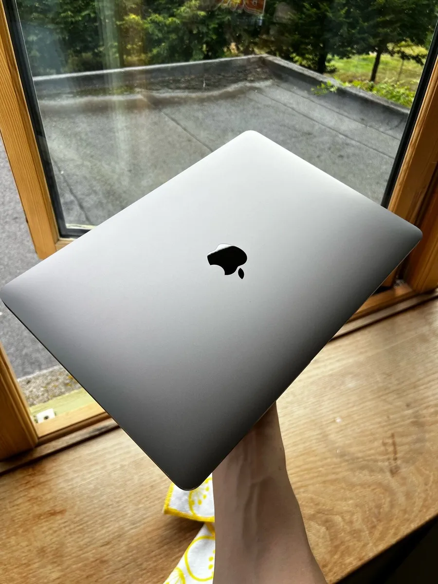 MacBook Air M1 (2020) - Image 2