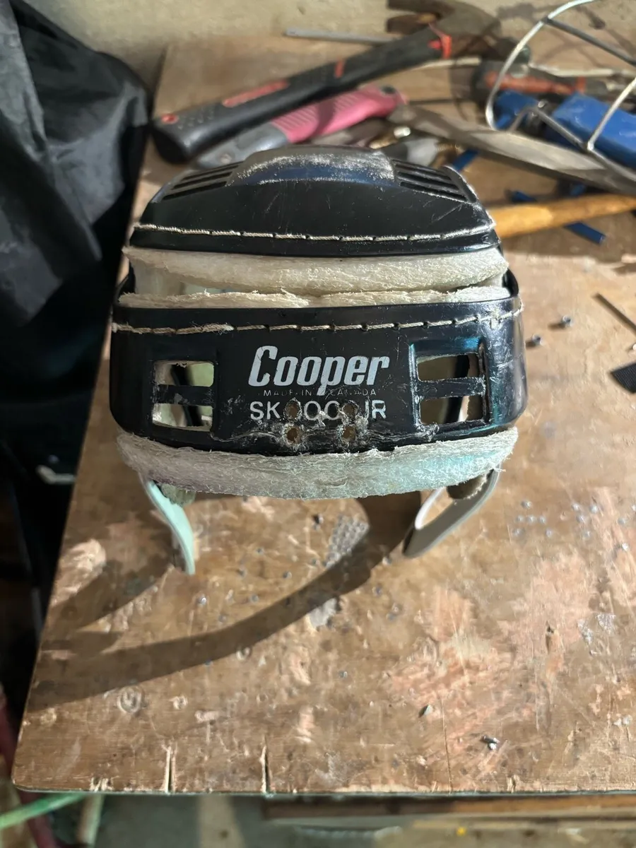 Cooper sk100 jnr hurling helmet - Image 1