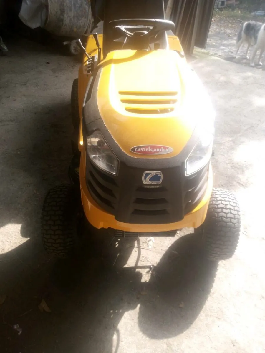 Ride on mower - Image 1