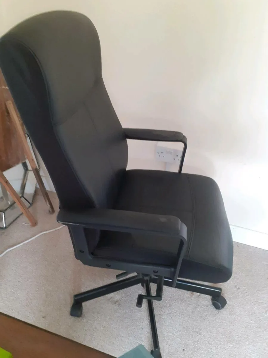 Office chair - Image 1