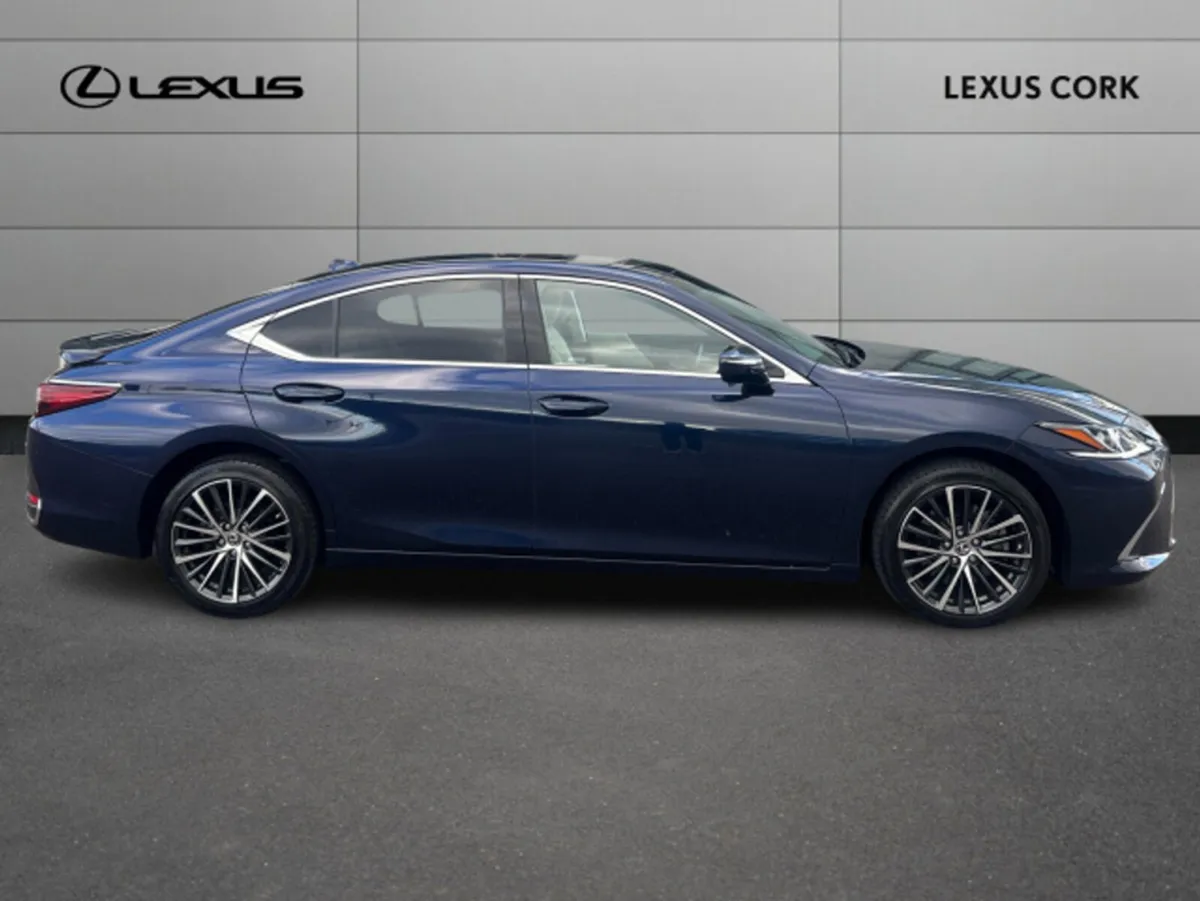 Lexus ES ES300h Dynamic - Image 4
