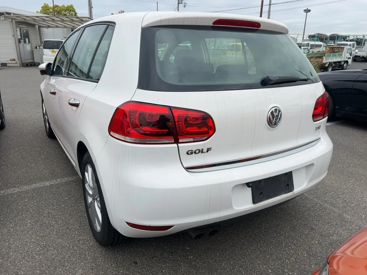 Volkswagen Golf HIGHLINE1.4 PETROL AUTOMATIC - Image 2