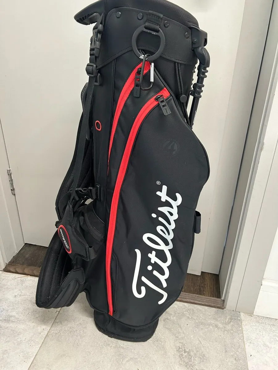 Titleist golf bag like new - Image 1