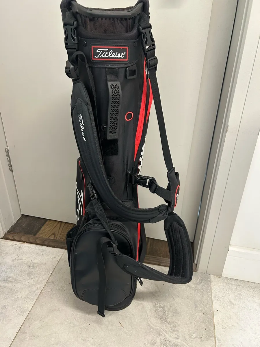 Titleist golf bag like new - Image 2