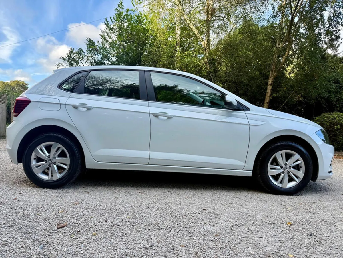 Volkswagen Polo TRENDLINE 1.0 MANUAL - Image 2
