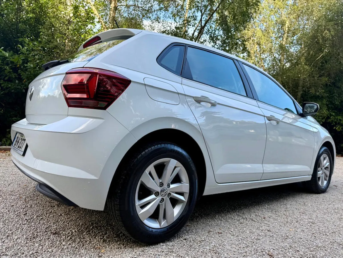 Volkswagen Polo TRENDLINE 1.0 MANUAL - Image 3