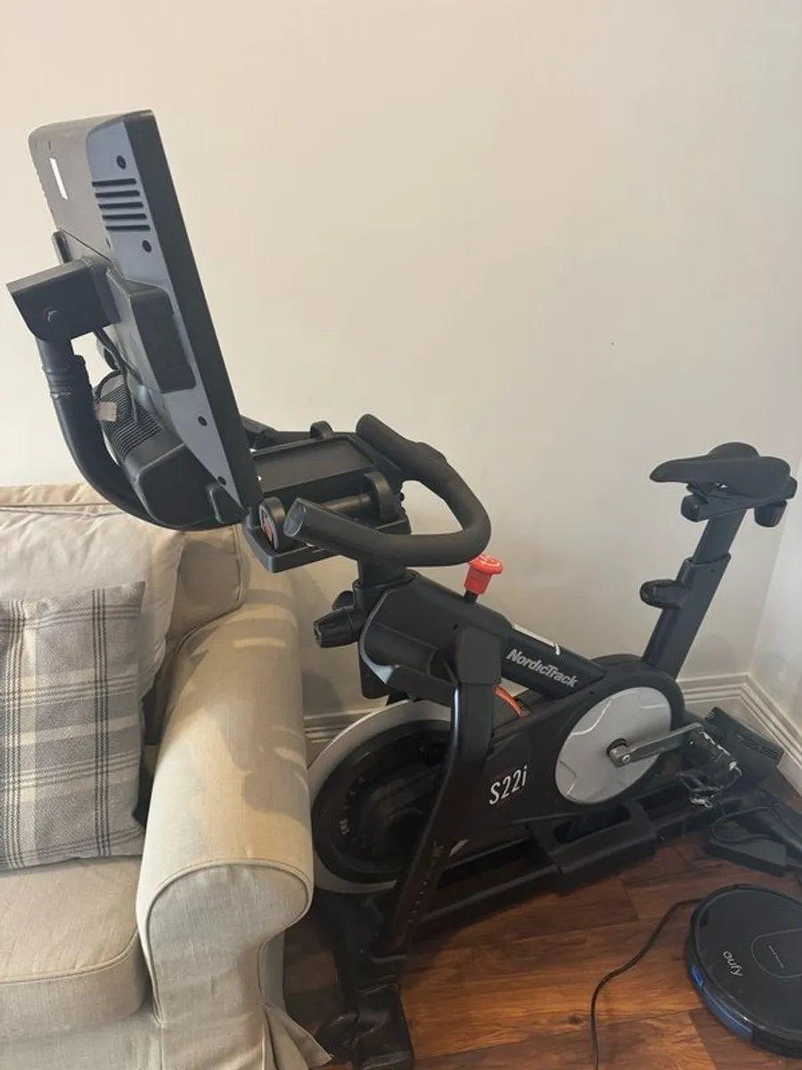 Nordic Track S22i Excellent Condition - Image 2