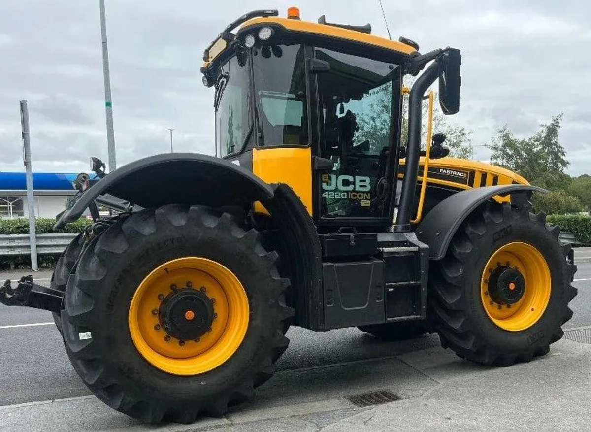JCB Fastrac 4220 icon @ Russell Fastraxx Ltd - Image 3