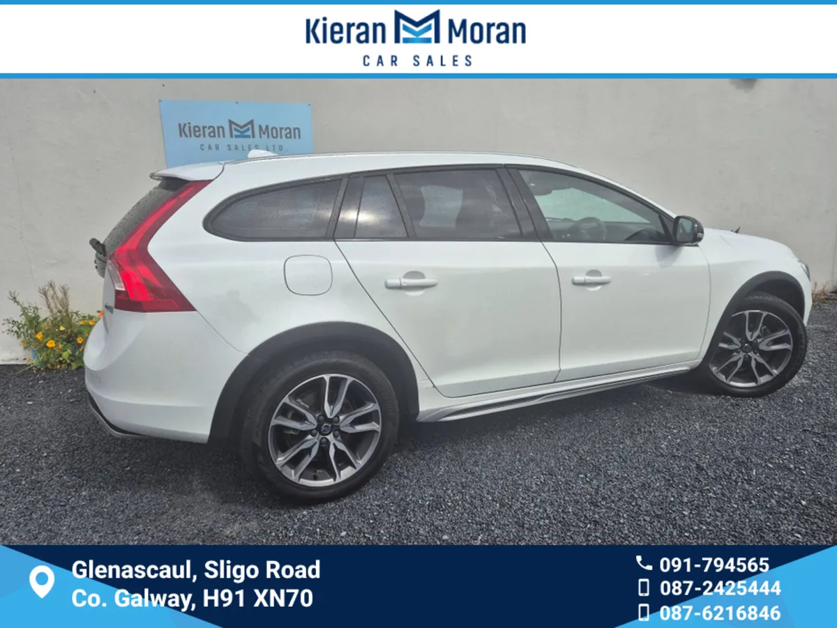 Volvo V60 CROSS COUNTRY - Image 4