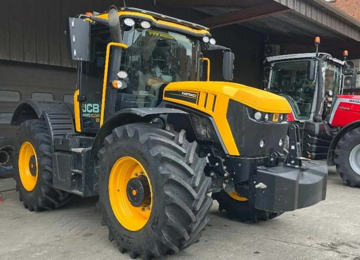 JCB Fastrac 4220 icon @ Russell Fastraxx Ltd - Image 1