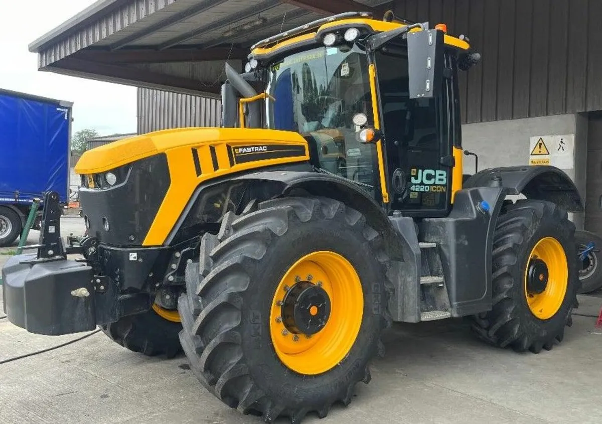 JCB Fastrac 4220 icon @ Russell Fastraxx Ltd - Image 2