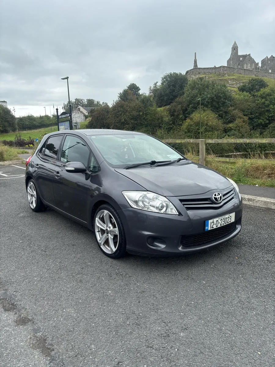 2012 Toyota Auris - Image 1