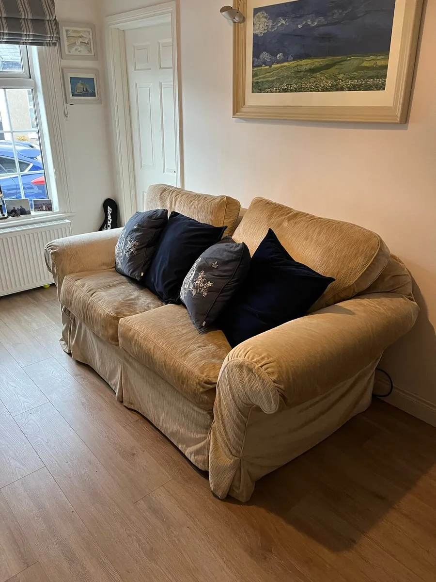 Comfortable 2-Seater Sofa – Great Condition - Image 3