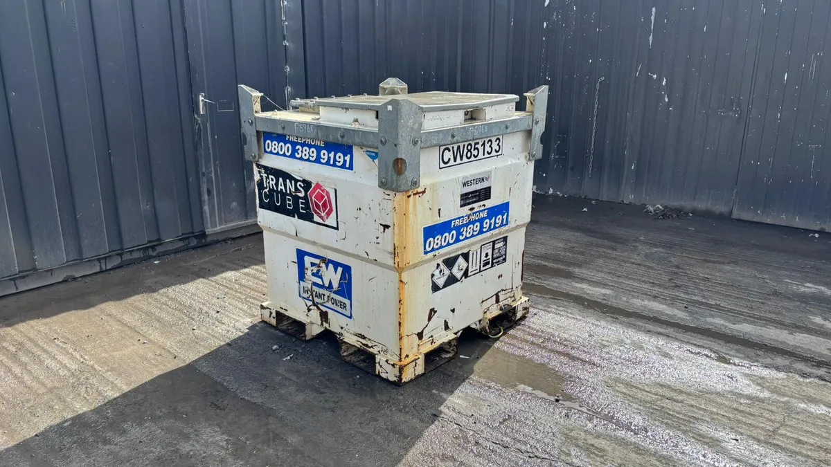 Western Cube Fuel Bowser - Image 1