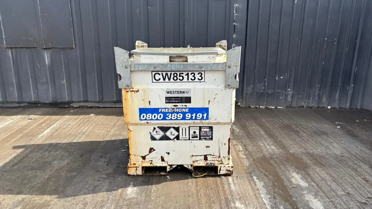 Western Cube Fuel Bowser - Image 2